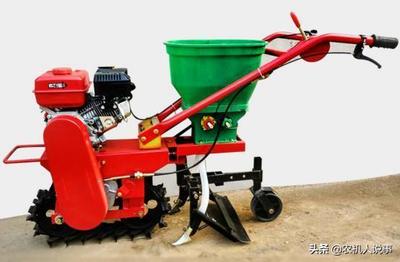 現(xiàn)代農(nóng)耕好幫手 一體化的施肥翻地農(nóng)機(jī)